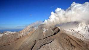 Камчатский вулкан Шивелуч выбросил 4-километровый столб пепла